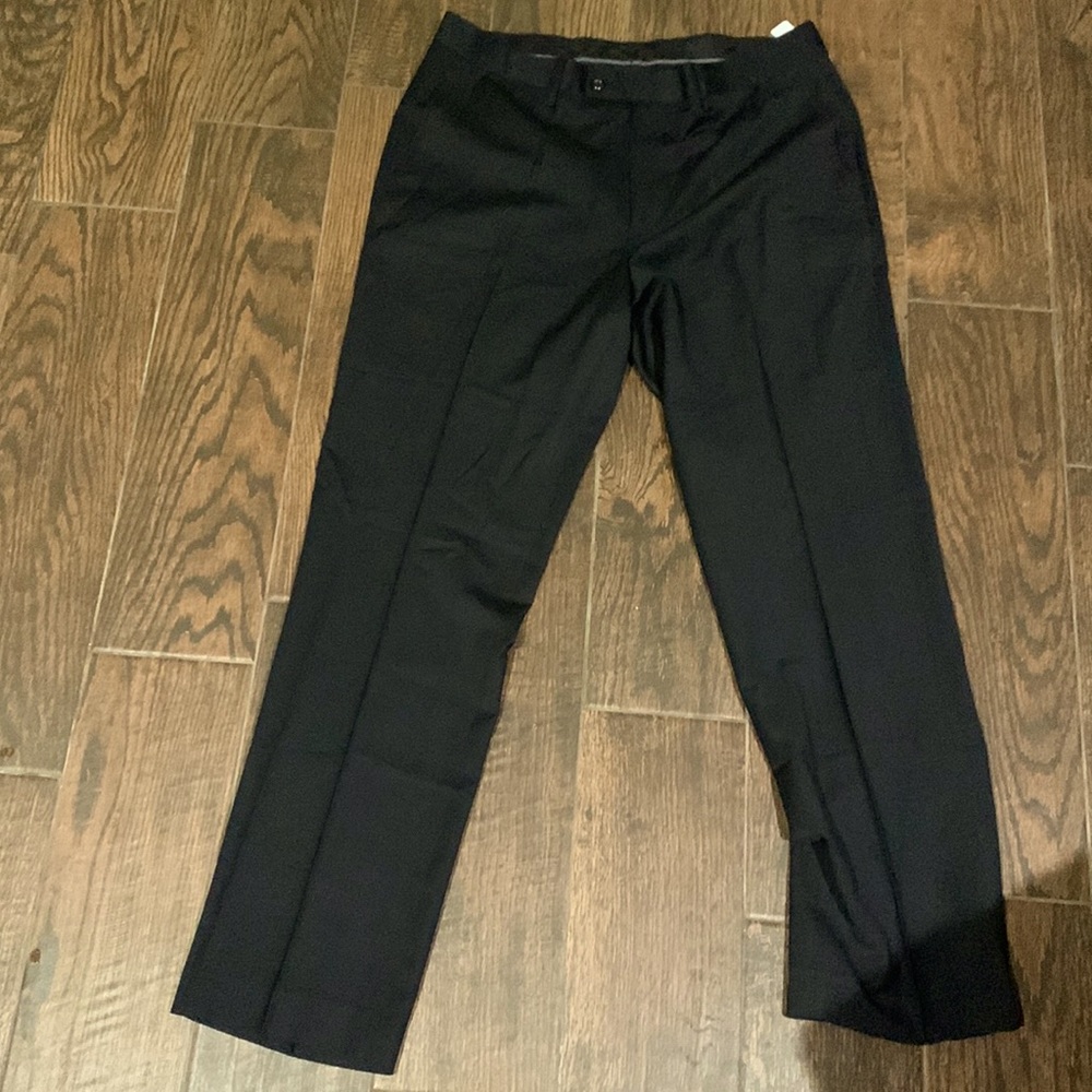 Black Louis Raphael golf pants they are size 35x32